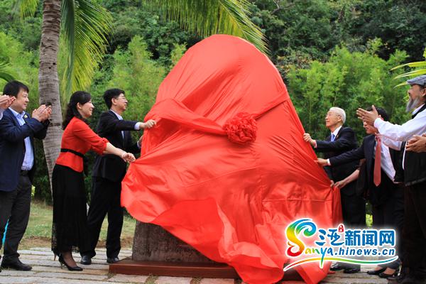 韓國(guó)濟(jì)州道回贈(zèng)海南雕塑 “八月之門(mén)”落戶三亞