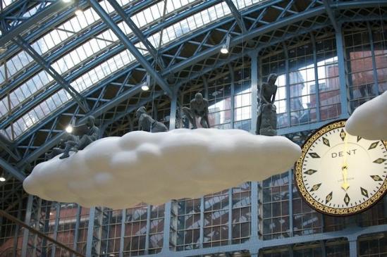Cloud I Meteoros，圣潘克拉斯火車站的飄浮雕塑